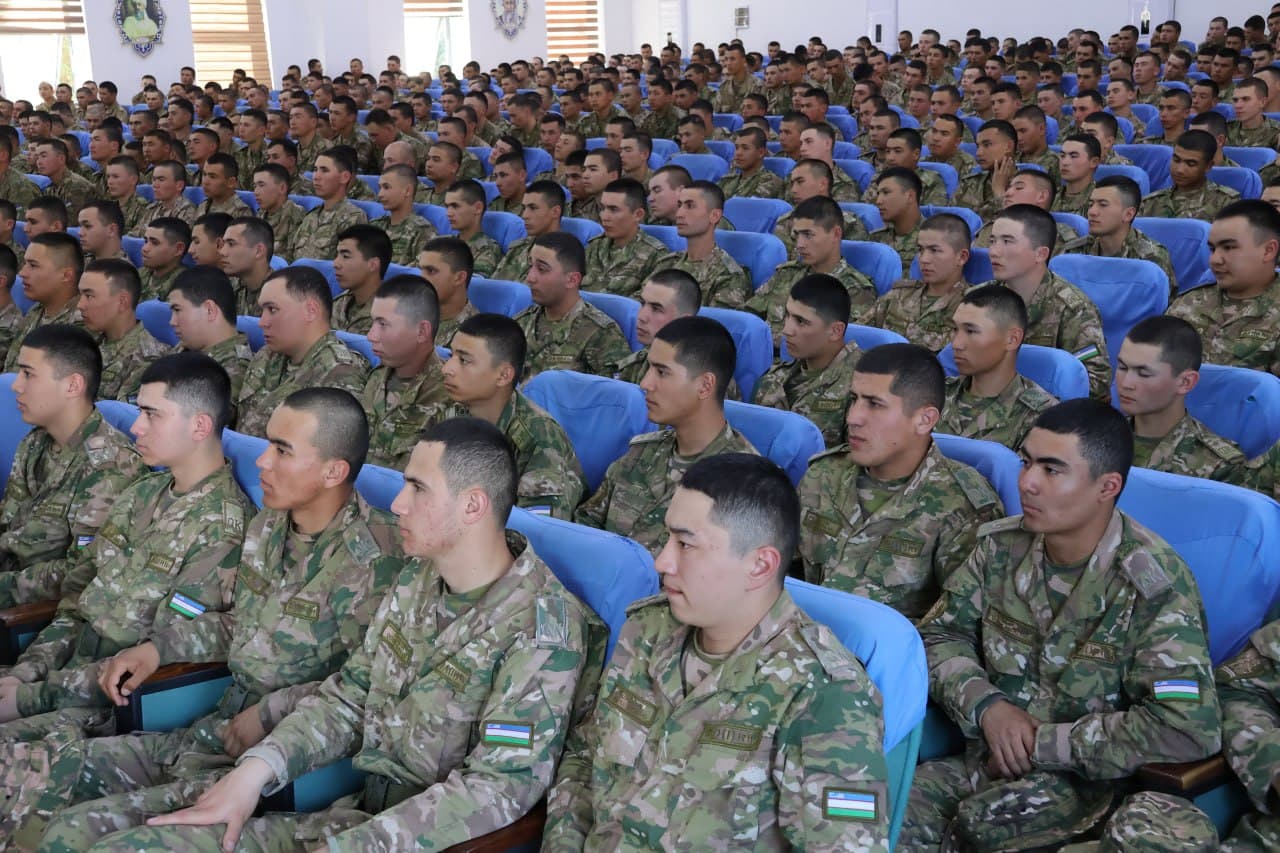 Qo‘mondon askarlar bilan ochiq muloqot o‘tkazdi