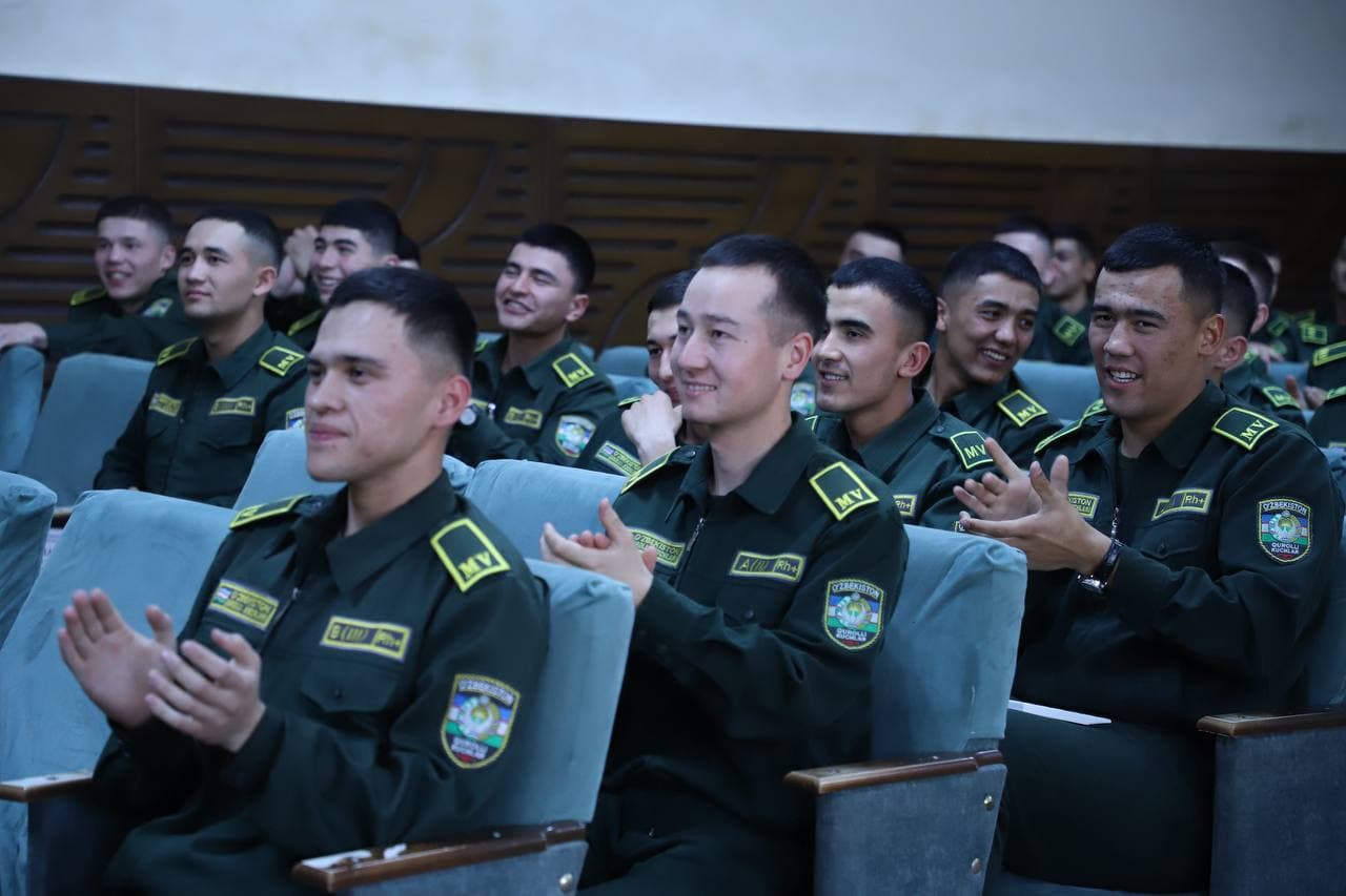 Muddatli harbiy xizmatchilar o‘z uylariga tantanali ravishda kuzatildi