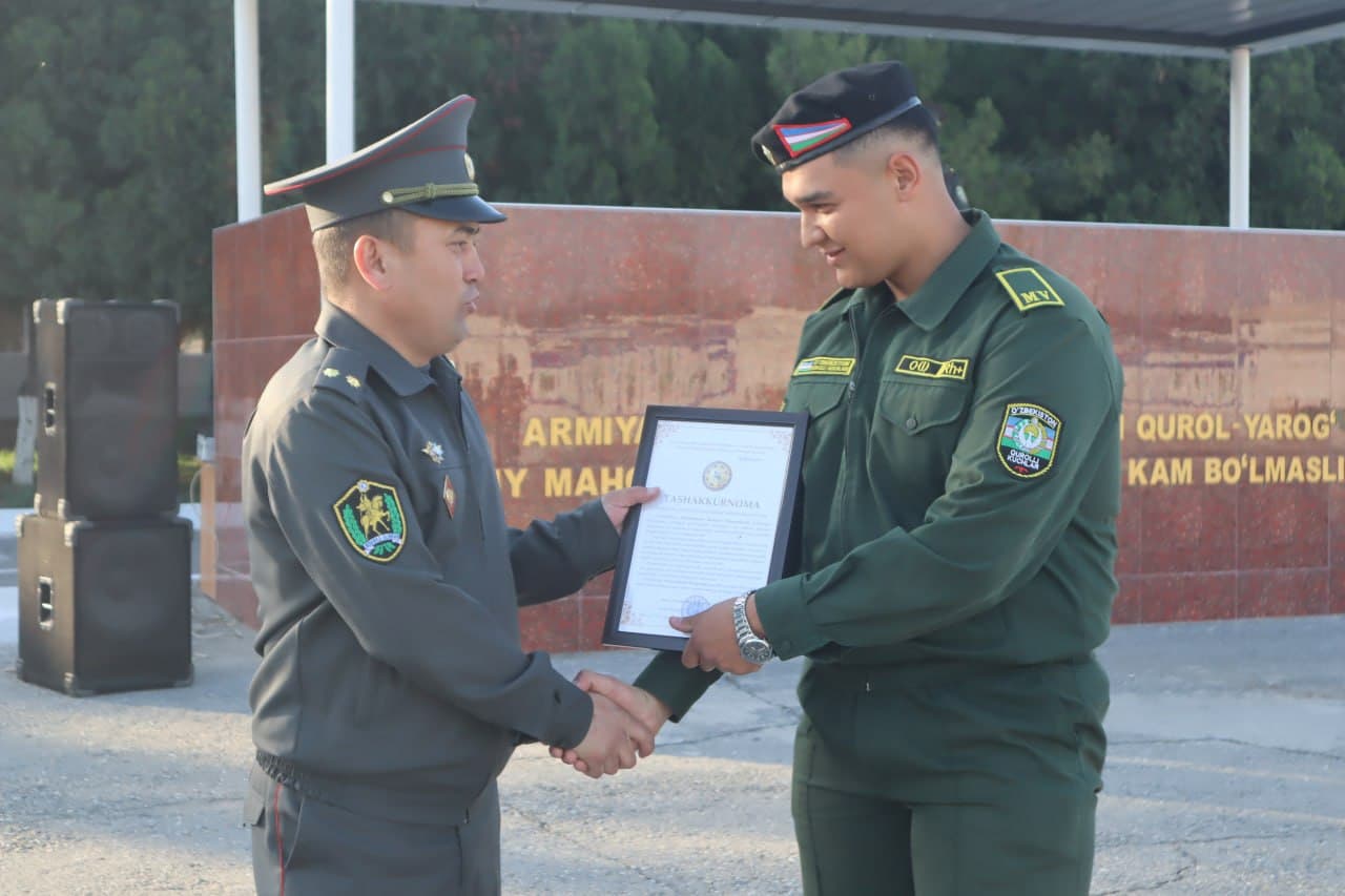 Muddatli harbiy xizmatchilar o‘z uylariga tantanali ravishda kuzatildi
