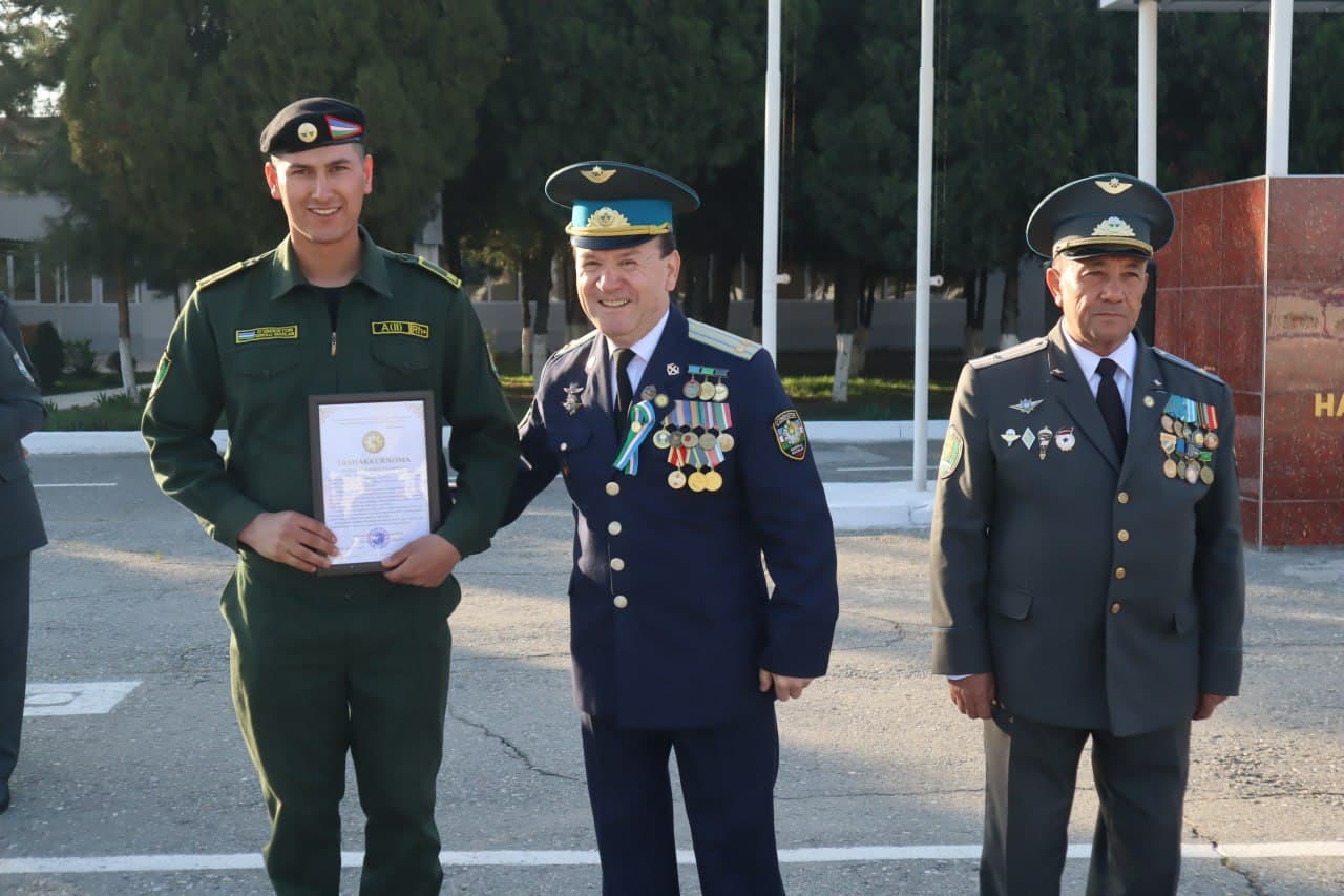 Muddatli harbiy xizmatchilar o‘z uylariga tantanali ravishda kuzatildi