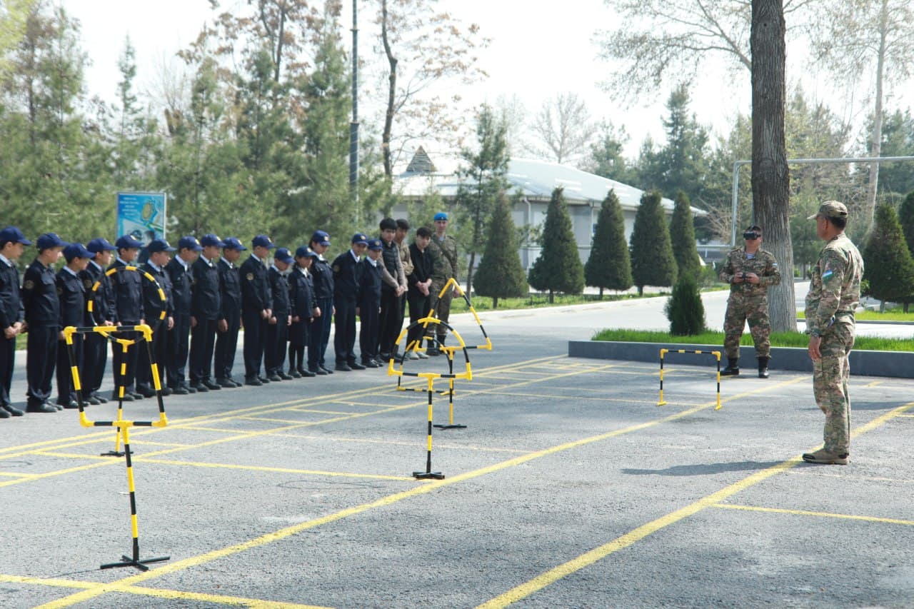 Yoshlar harbiy hayot bilan tanishdi