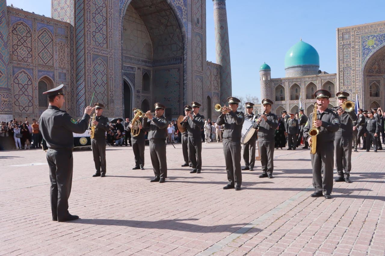 Samarqandlik yoshlar Vatan himoyasiga tantanali ravishda kuzatildi
