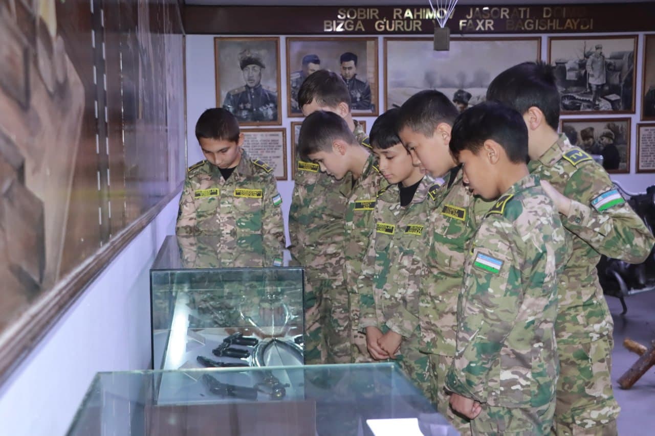 Yoshlar harbiy hayot bilan yaqindan tanishdi