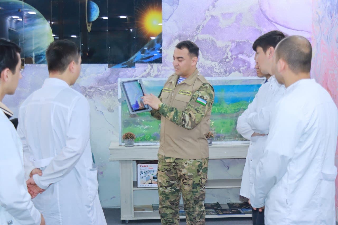 Bo‘lajak shifokorlar harbiy hayot bilan tanishdi