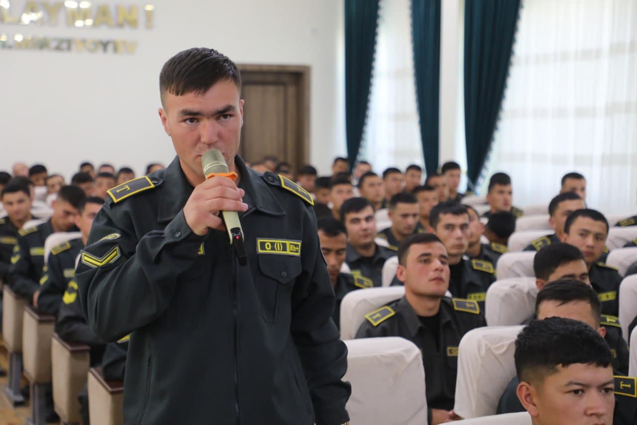 Buxoroda general yoshlar bilan uchrashdi