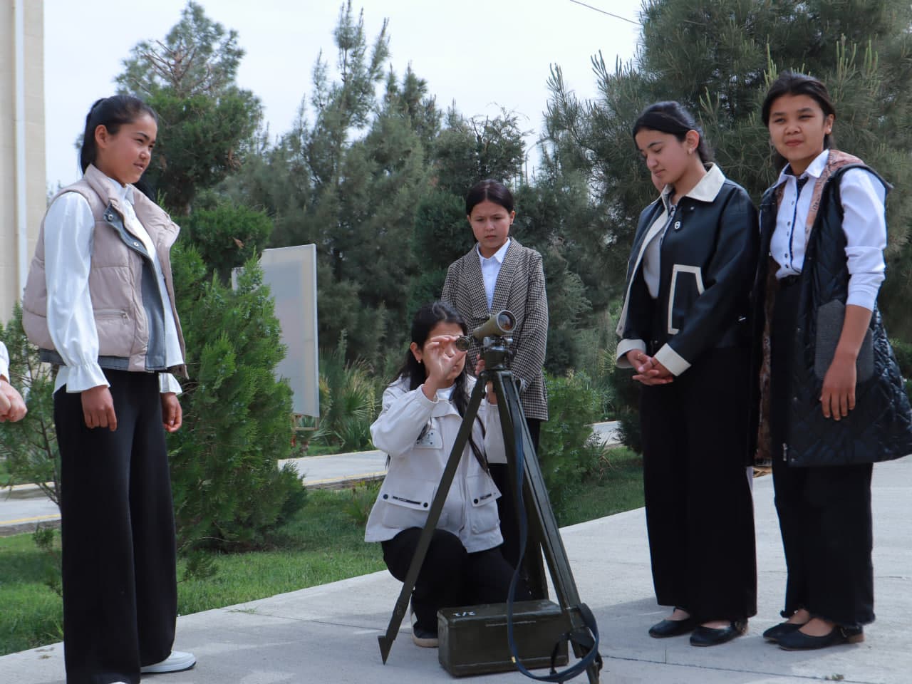 Yoshlar mardlik va intizom maktabiga sayohat qildi