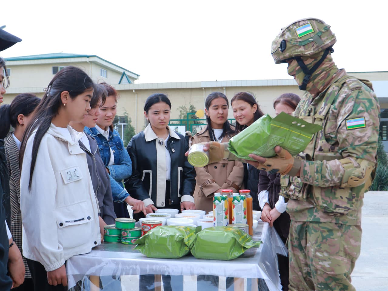 Yoshlar mardlik va intizom maktabiga sayohat qildi