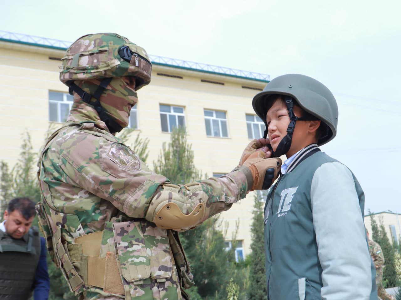 Yoshlar mardlik va intizom maktabiga sayohat qildi