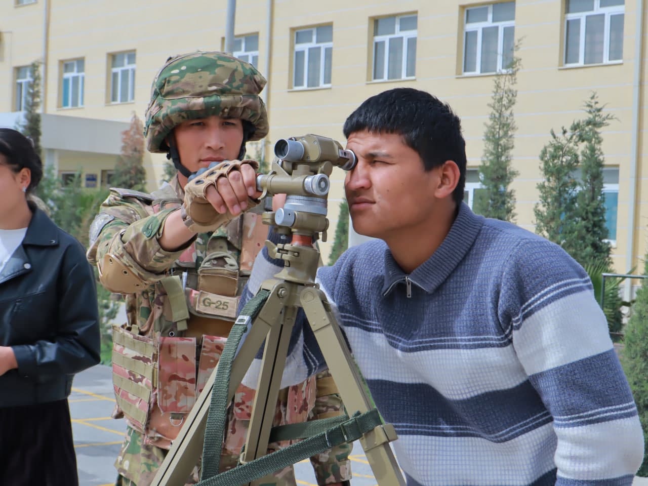 Yoshlar mardlik va intizom maktabiga sayohat qildi