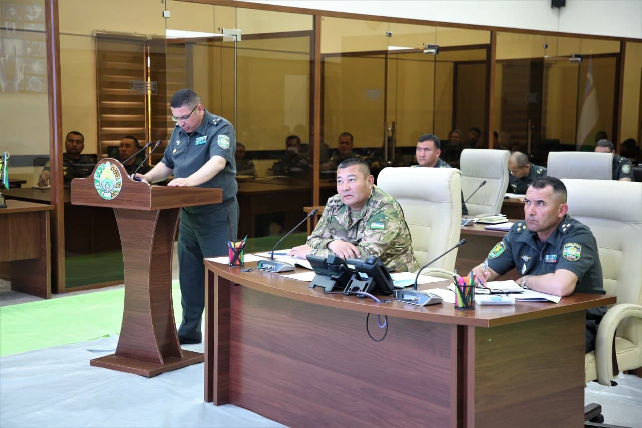 Okrug boshqaruv apparatida sarhisob yig‘ilishi o‘tkazildi