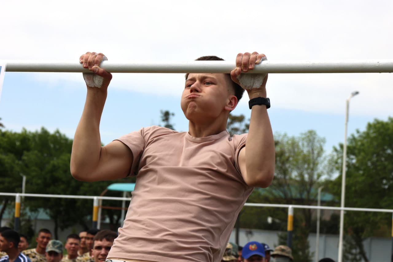 “Vatanparvarlar” xalqaro harbiy-sport musobaqasining shiddatli bahslari boshlandi