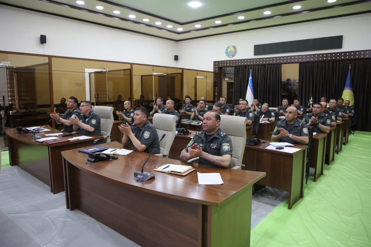 Okrug boshqaruv apparatida sarhisob yig‘ilishi o‘tkazildi