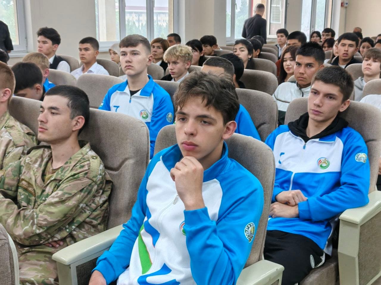 Angrenda “Rahbarlar va yoshlar uchrashuvi” o‘tkazildi