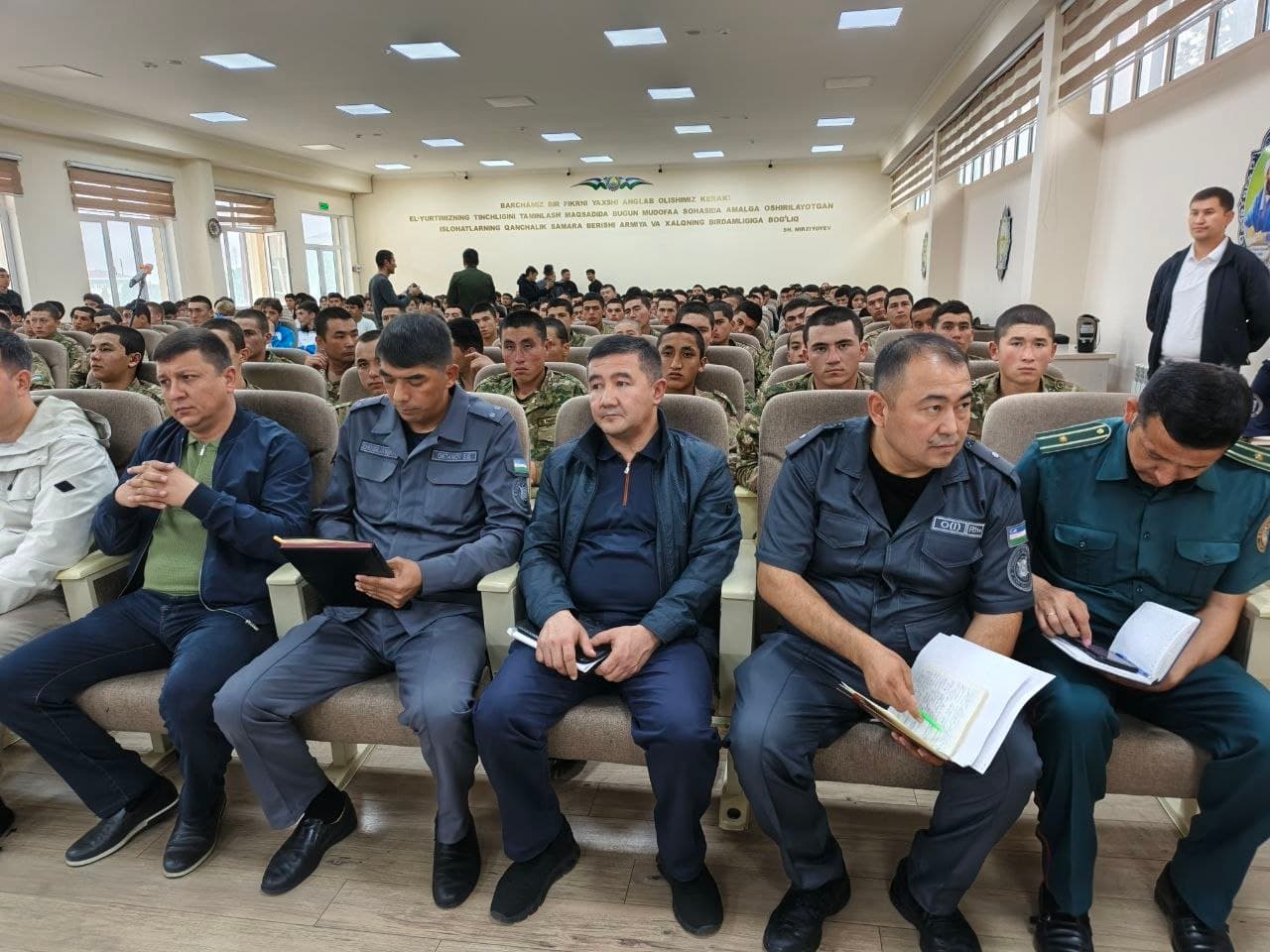 Angrenda “Rahbarlar va yoshlar uchrashuvi” o‘tkazildi