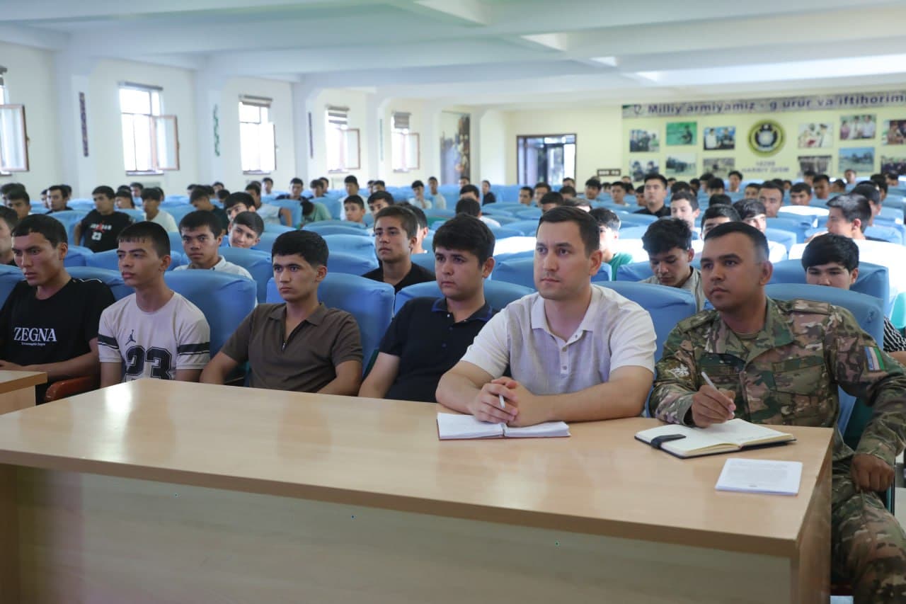 Yoshlar bilan ochiq muloqotda muammo, taklif va yangi tashabbuslar muhokama qilindi