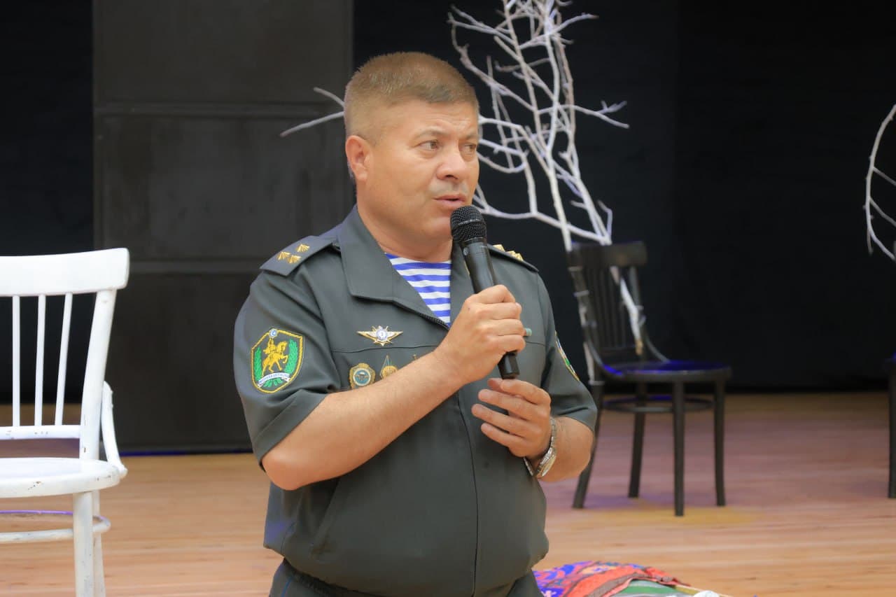 Mudofaa vazirligiga biriktirilgan yoshlar uchun “Ona qalbi” spektakli namoyish etildi