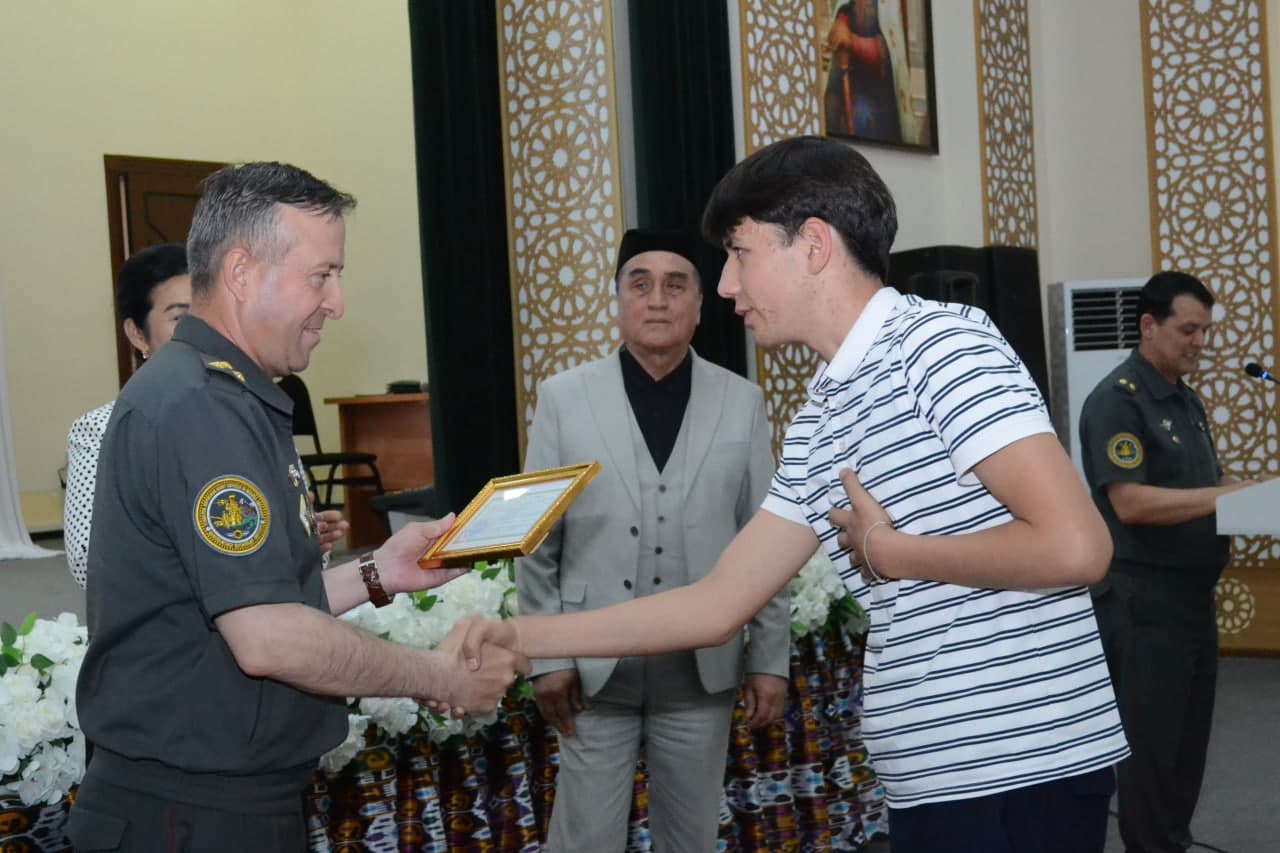 Oliy harbiy ta’lim muassasalarida harbiy xizmatchilarning farzandlariga tavsiyanomalar topshirilmoqda
