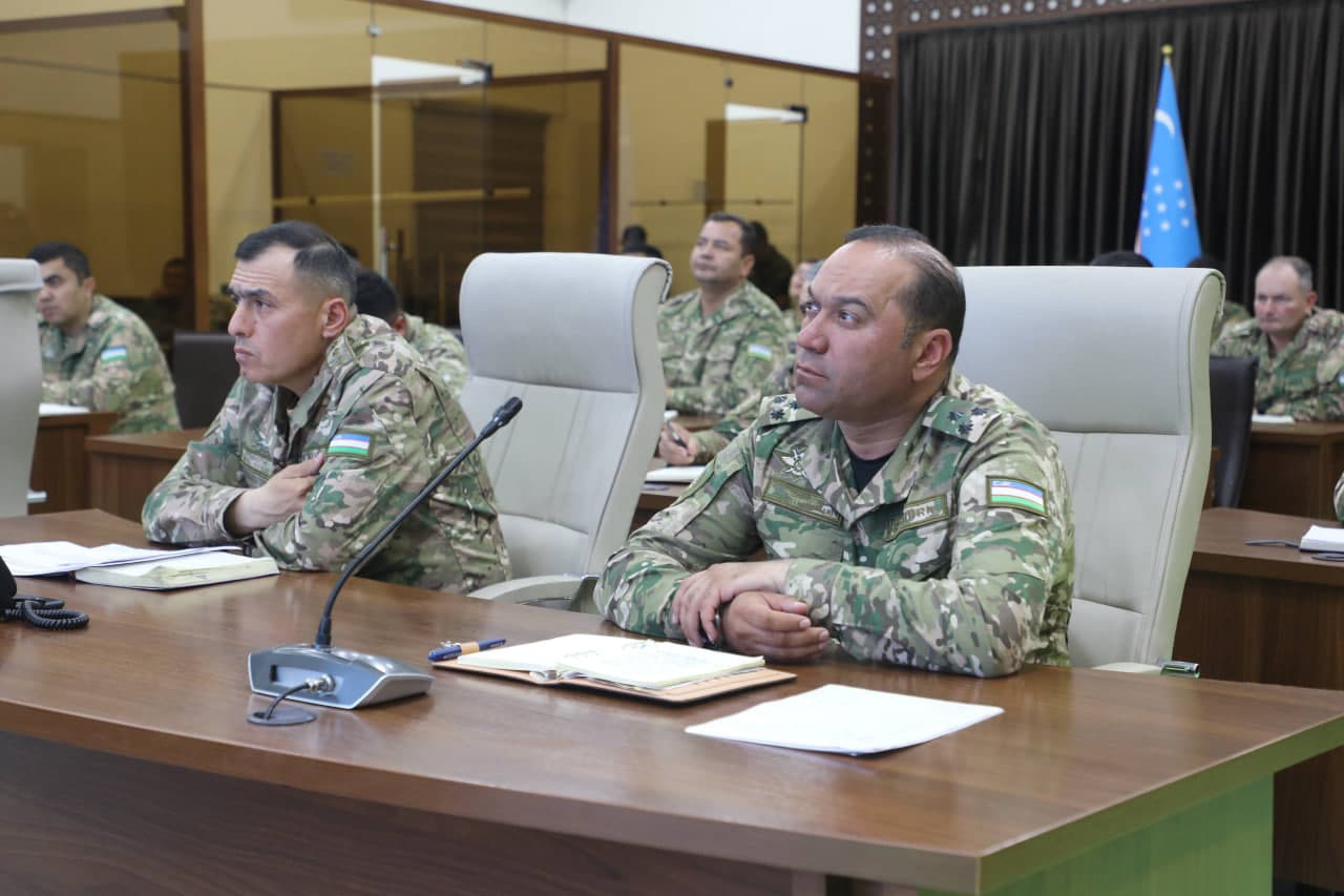 Okrug boshqaruv apparatida sarhisob yig‘ilishi bo‘lib o‘tdi