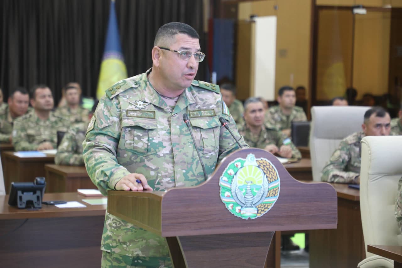 Okrug boshqaruv apparatida sarhisob yig‘ilishi bo‘lib o‘tdi