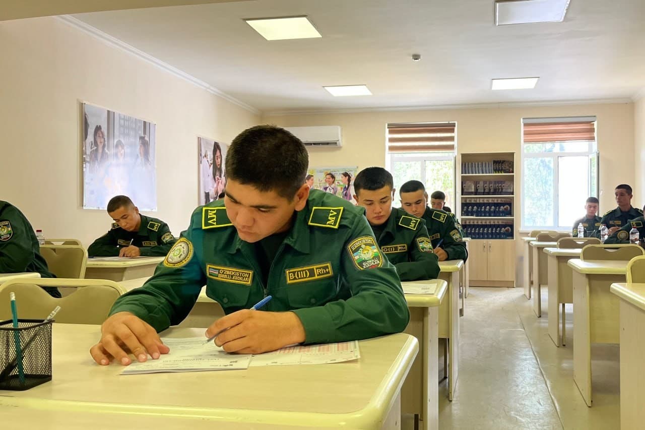 Nukusda muddatli harbiy xizmatchilarning bilim salohiyati sinovdan o‘tkazildi