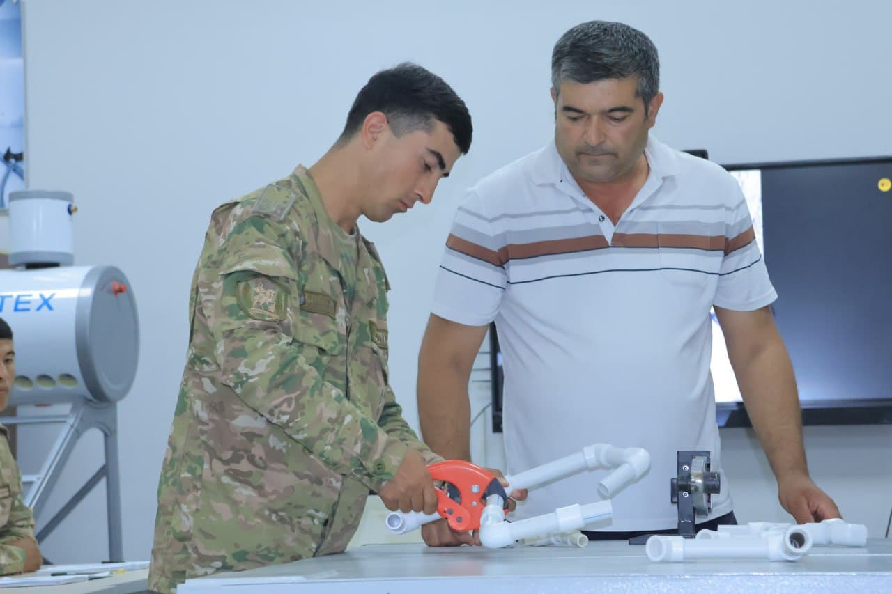 Navoiy garnizonida askarlar kelajagi uchun keng imkoniyatlar yaratilmoqda