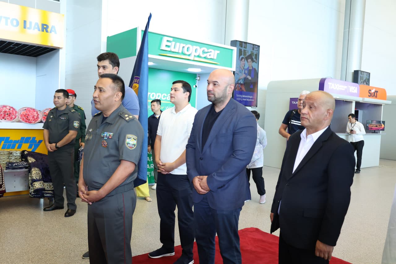 Zafar bilan qaytgan harbiy dzyudochilar tantanali kutib olindi