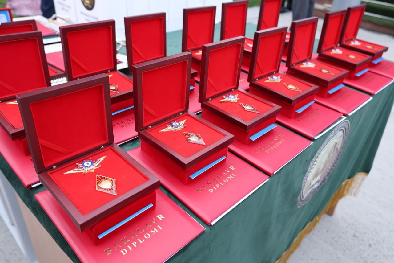Ilk ofitserlik unvoni muborak!
