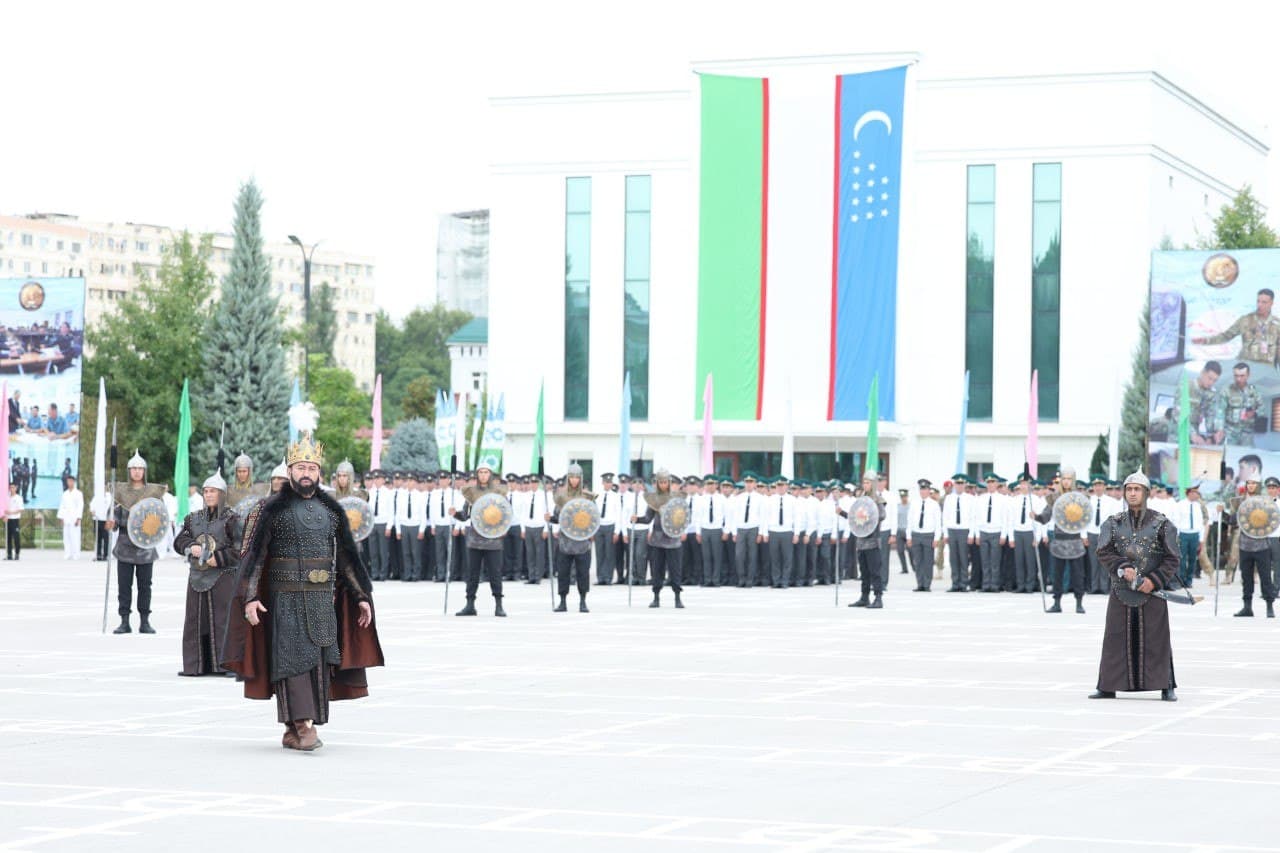 Ilk ofitserlik unvoni muborak!