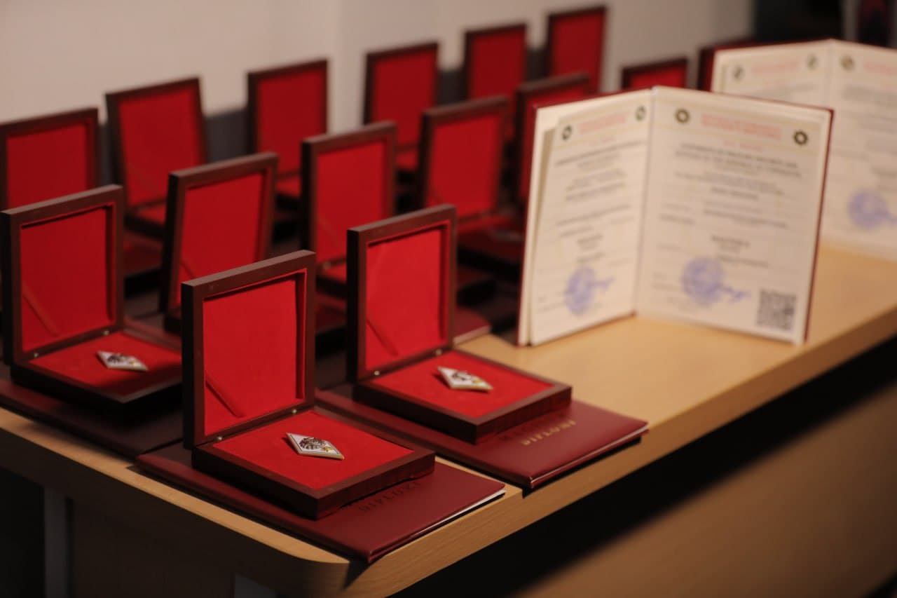 Bir guruh ofitserlarga magistrlik diplomi tantanali topshirildi