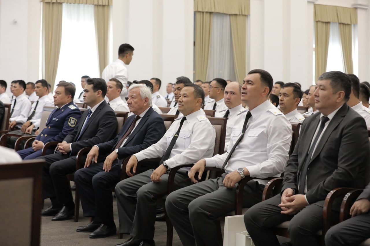 Bir guruh ofitserlarga magistrlik diplomi tantanali topshirildi