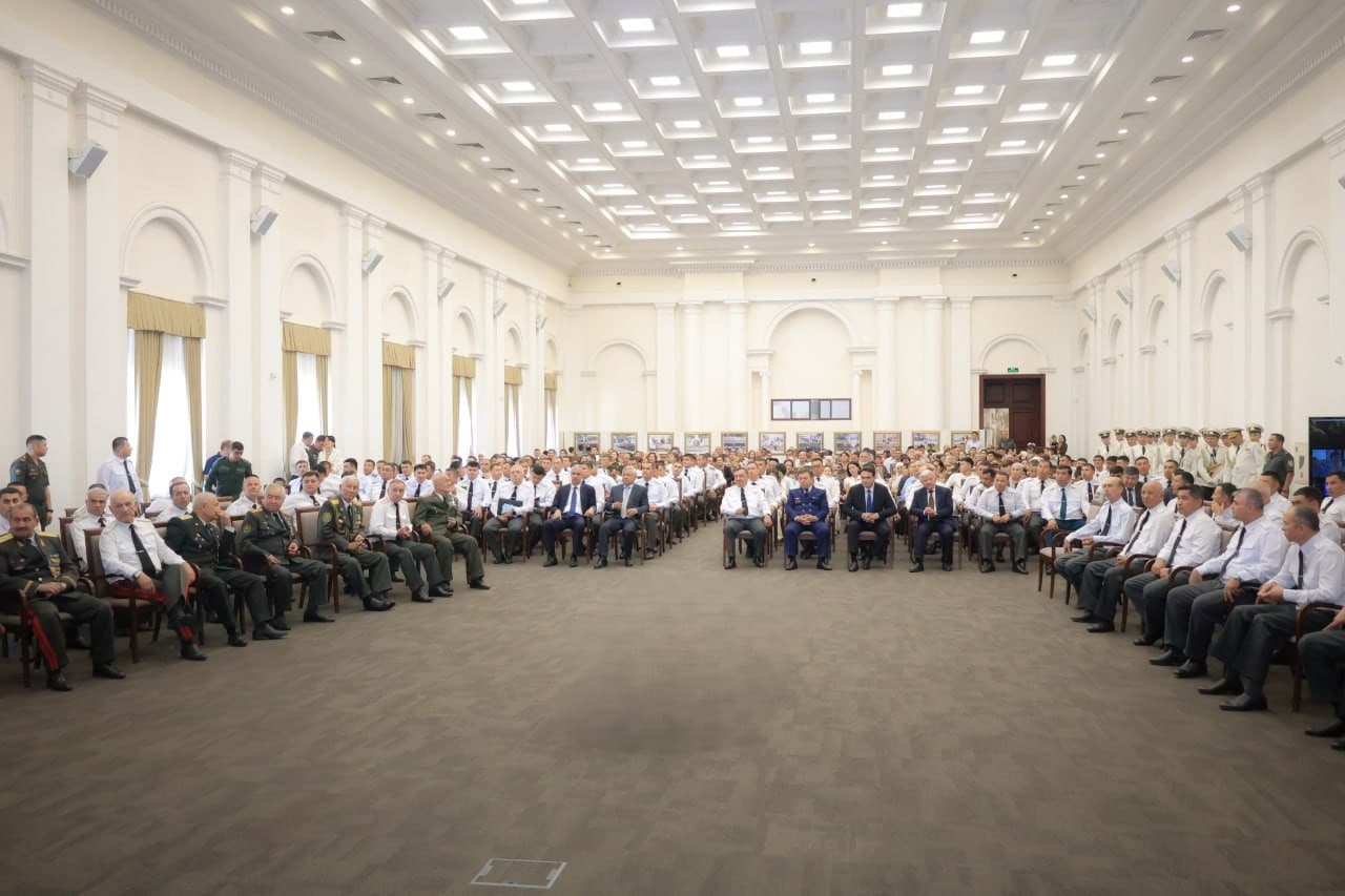 Bir guruh ofitserlarga magistrlik diplomi tantanali topshirildi