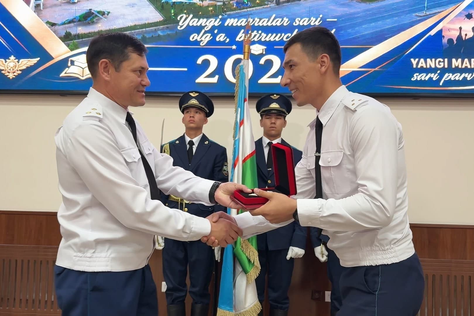 Bir guruh ofitserlarga magistrlik diplomi tantanali topshirildi
