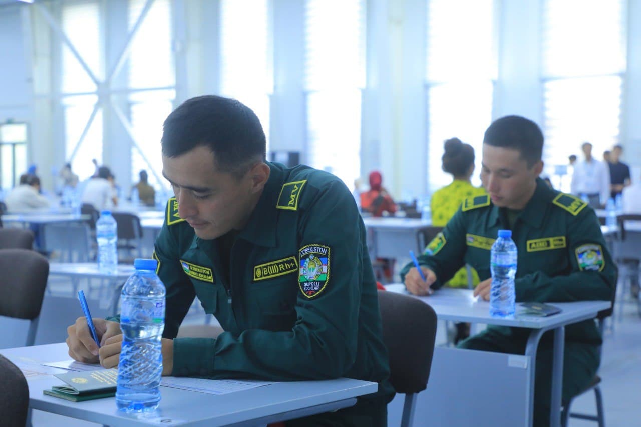 Muddatli harbiy xizmatchilar oliy ta’lim muassasalariga kirish test sinovlarida ishtirok etmoqda