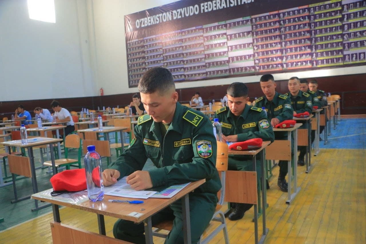 Muddatli harbiy xizmatchilar oliy ta’lim muassasalariga kirish test sinovlarida ishtirok etmoqda
