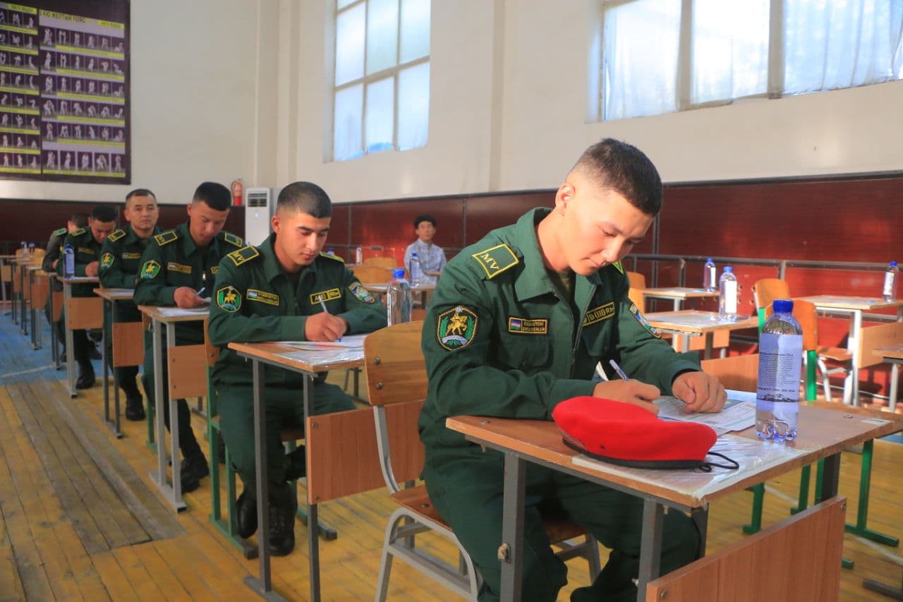 Muddatli harbiy xizmatchilar oliy ta’lim muassasalariga kirish test sinovlarida ishtirok etmoqda