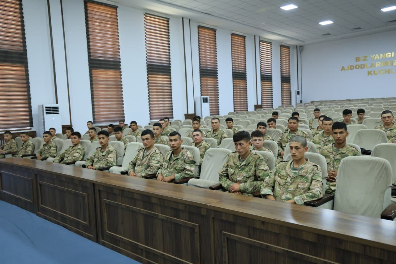 "Jasorat maktabi" ishtirokchilari Surxondaryo viloyati hokimi bilan uchrashdi