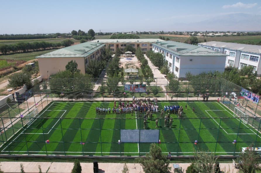 Xayraobod garnizonida zamonaviy futbol maydoni foydalanishga topshirildi