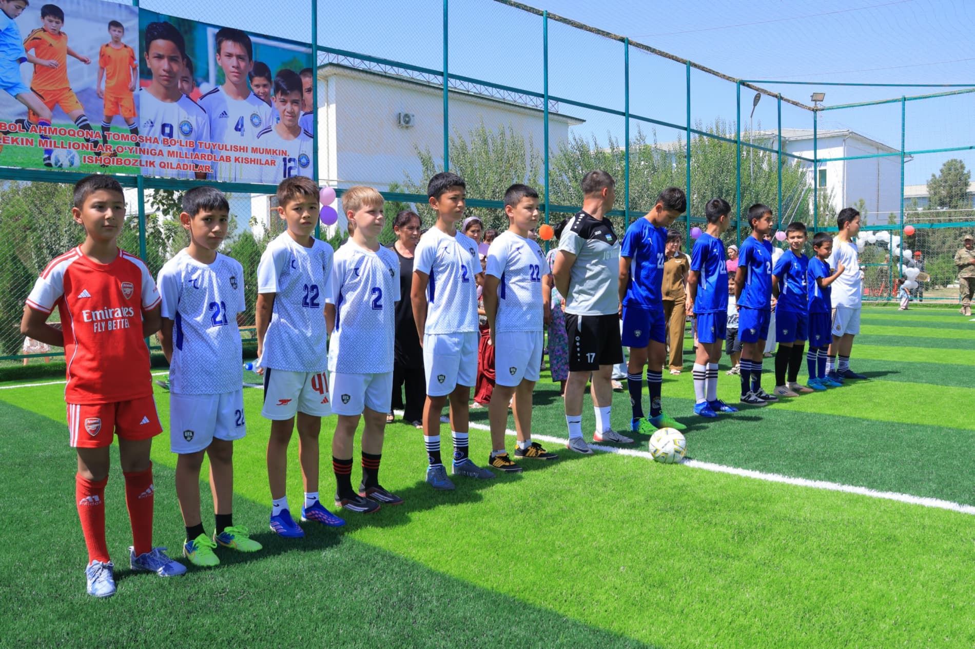 Xayraobod garnizonida zamonaviy futbol maydoni foydalanishga topshirildi