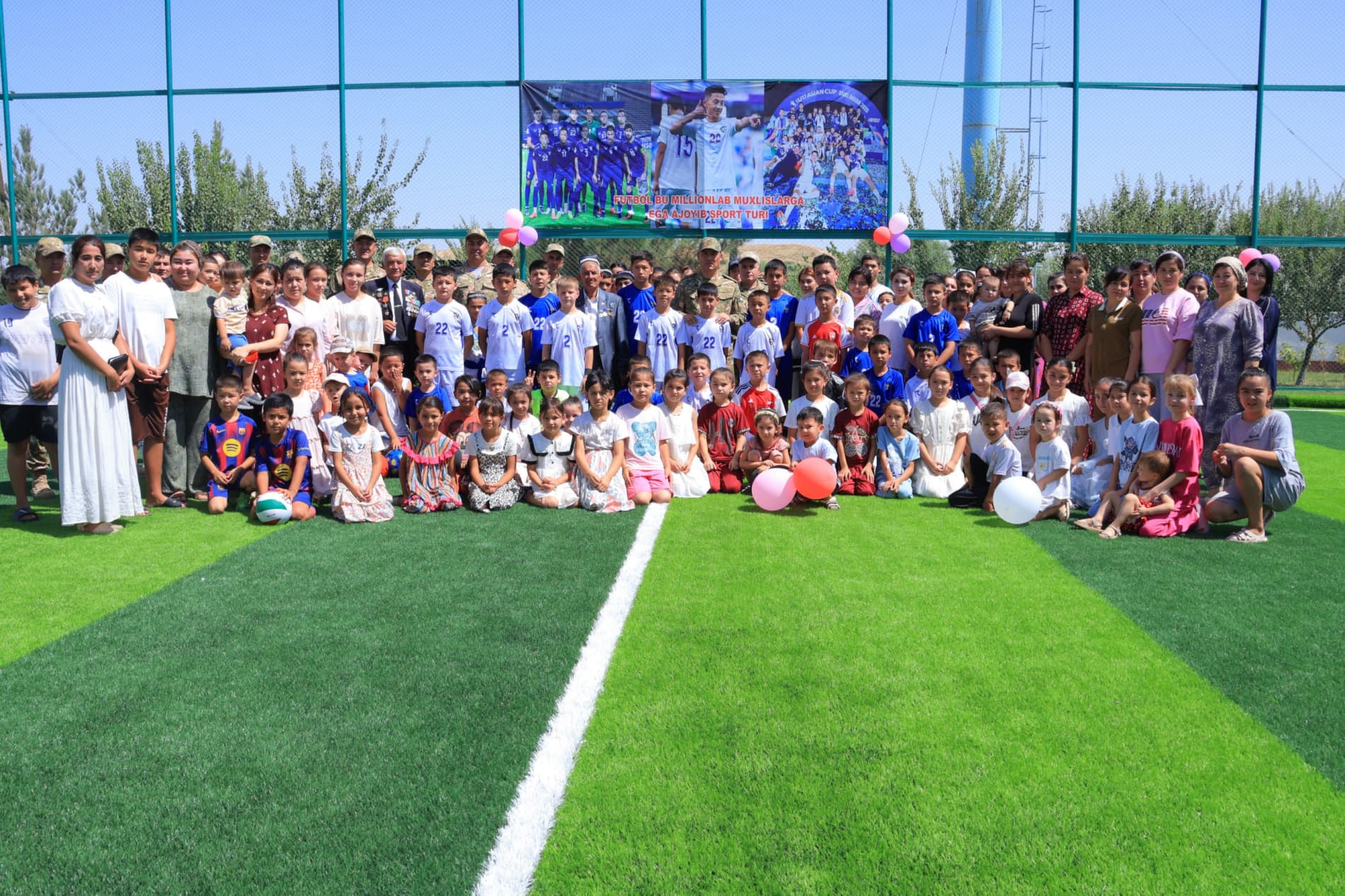 Xayraobod garnizonida zamonaviy futbol maydoni foydalanishga topshirildi
