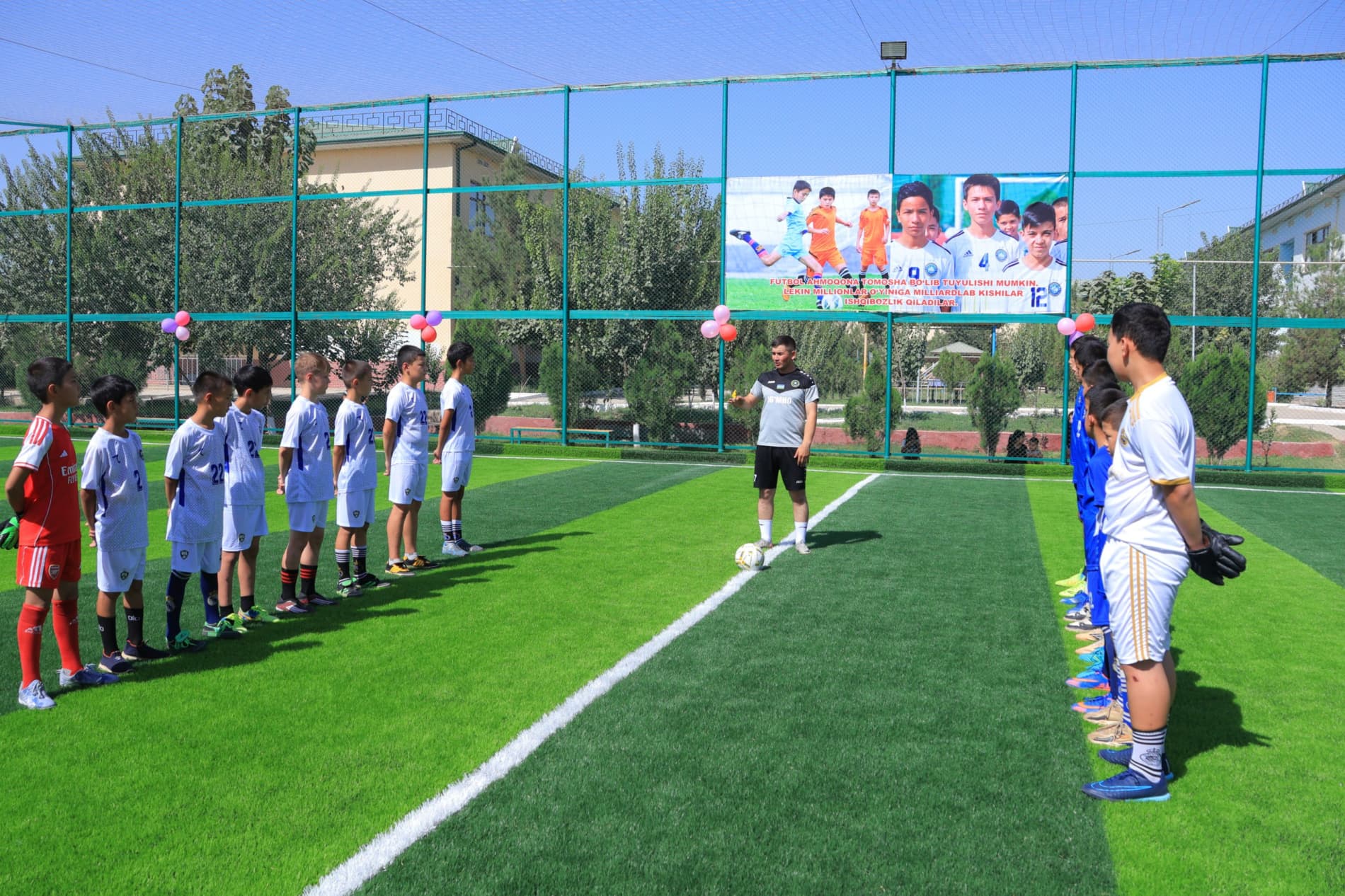 Xayraobod garnizonida zamonaviy futbol maydoni foydalanishga topshirildi