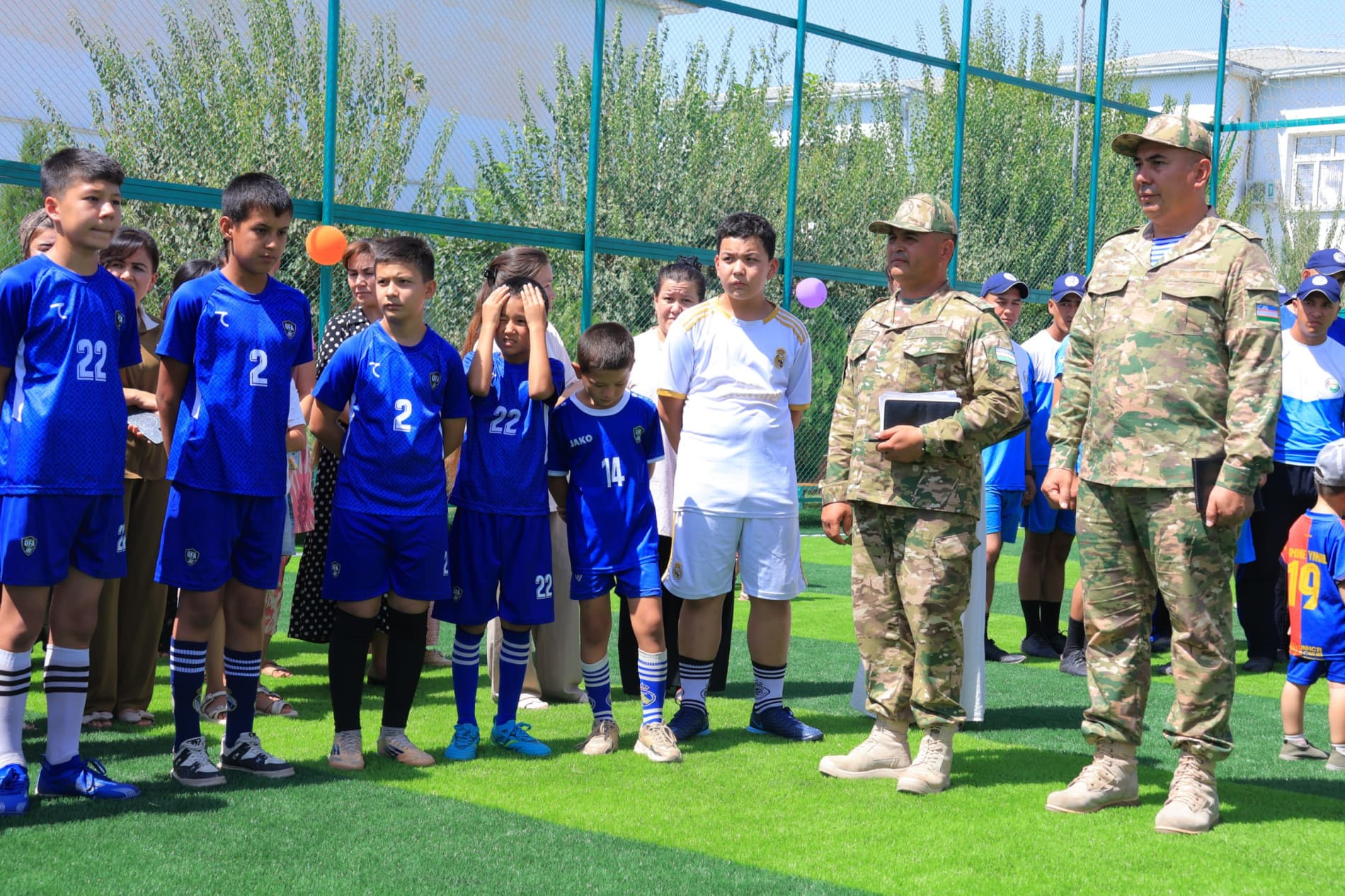Xayraobod garnizonida zamonaviy futbol maydoni foydalanishga topshirildi