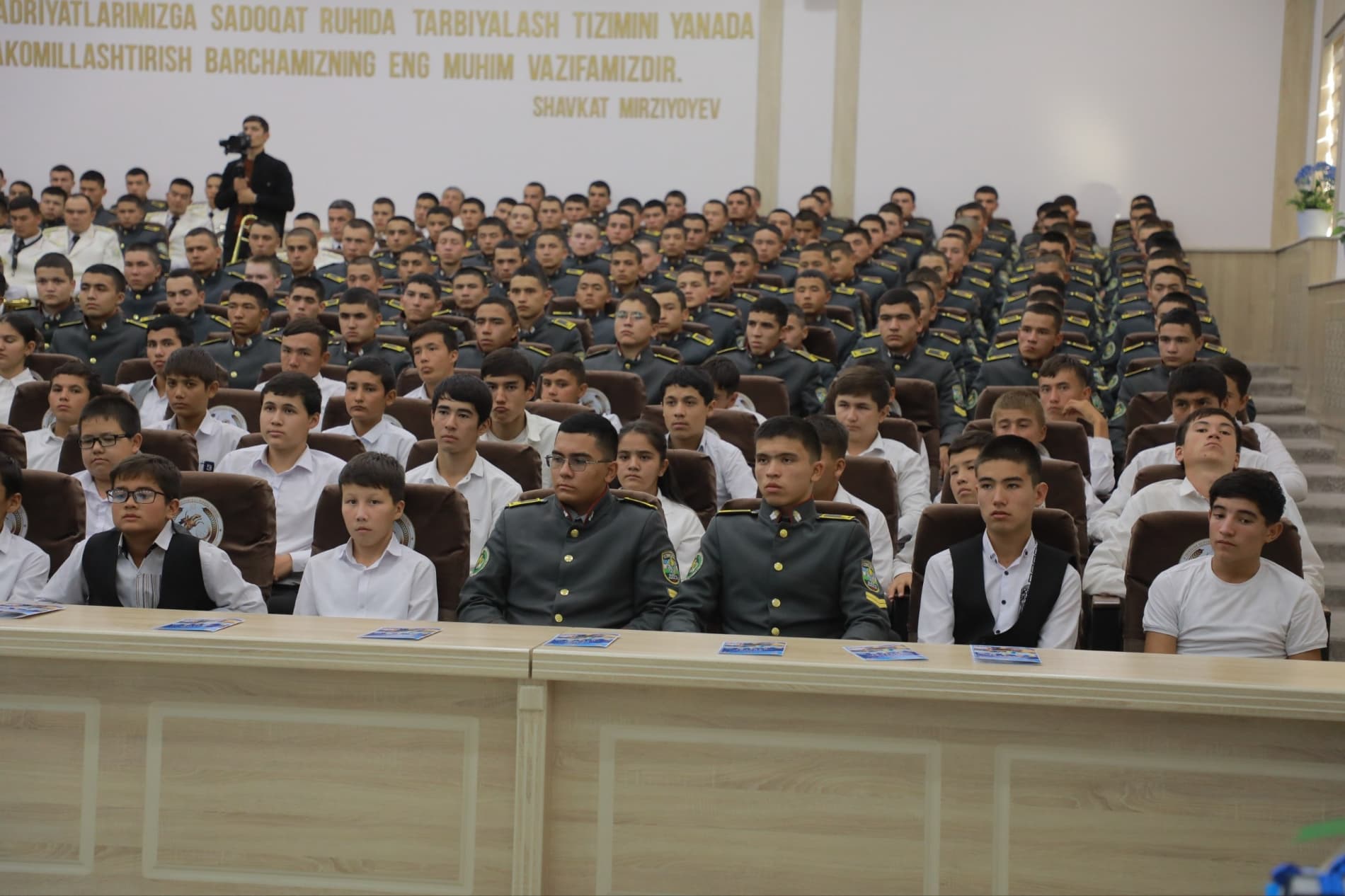 Jaloliddin izdoshlari bilan bir kun