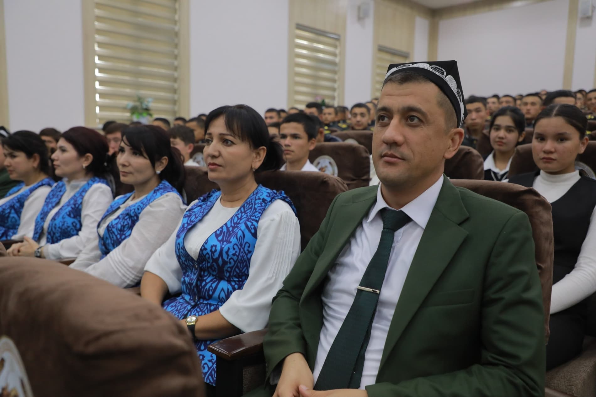 Jaloliddin izdoshlari bilan bir kun