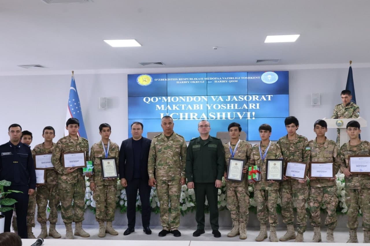 The commander meets with young people