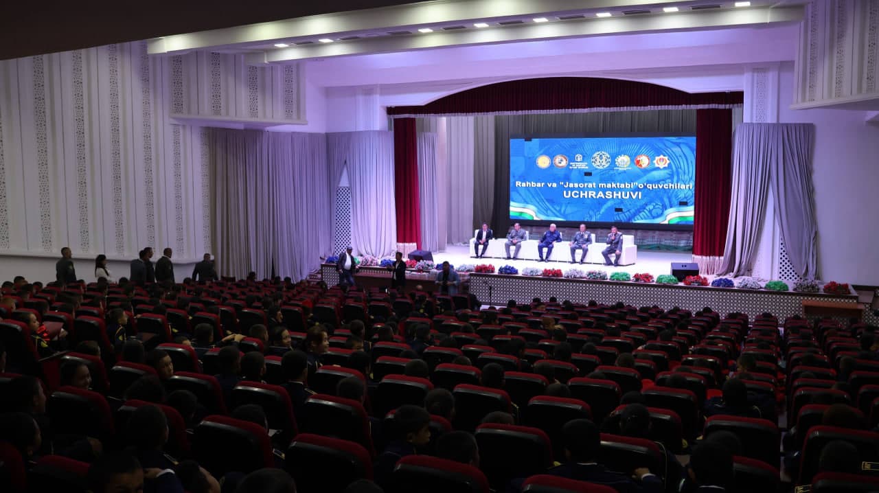 An open dialogue was held with students of the “School of courage”