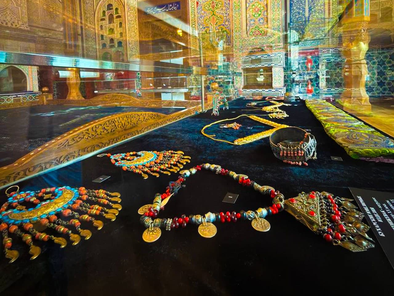 “Маржон оҳанглари” — заргарлик санъати кўргазмаси