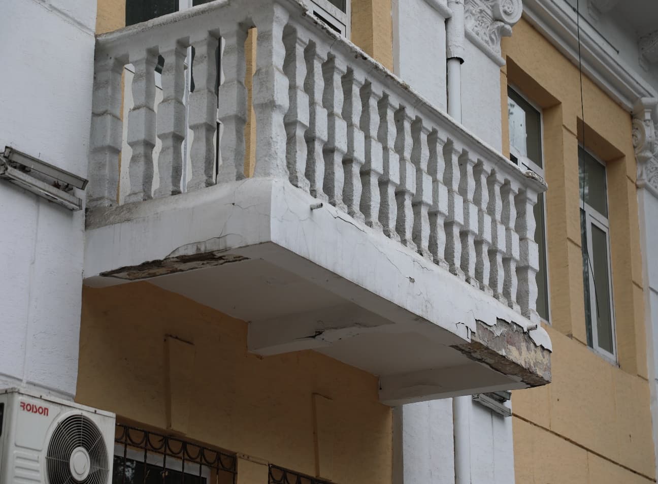 Организации, в чьём ведомстве состоят объекты в Яккасарайском и Чиланзарском районах столицы, официально предупреждены за ненадлежащее состояние фасадов