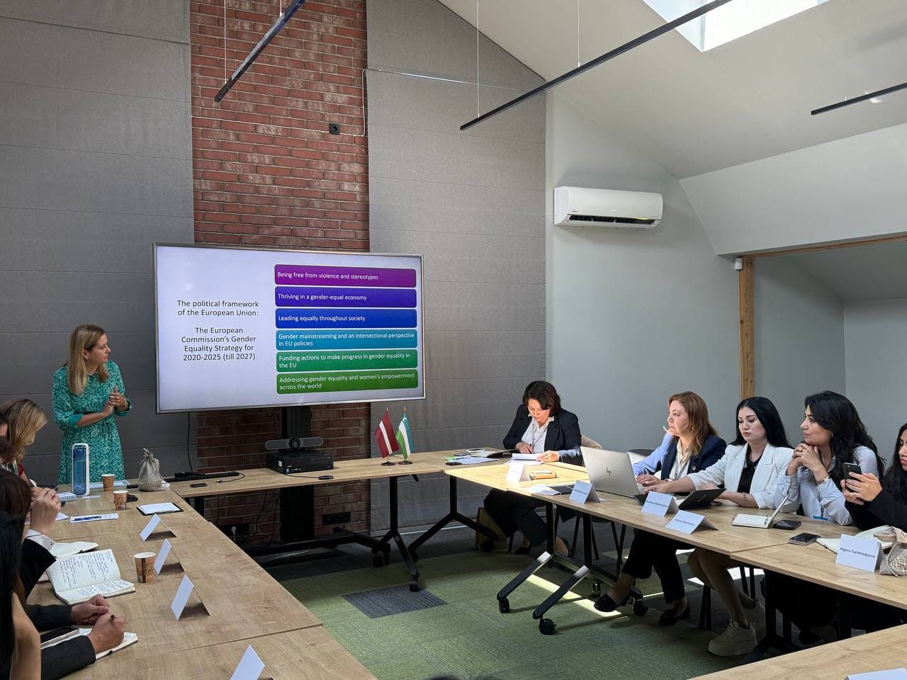 “Rahbar ayollar maktabi” dasturi ishtirokchilari uchun Latviyada stajirovka dasturi tashkil etildi