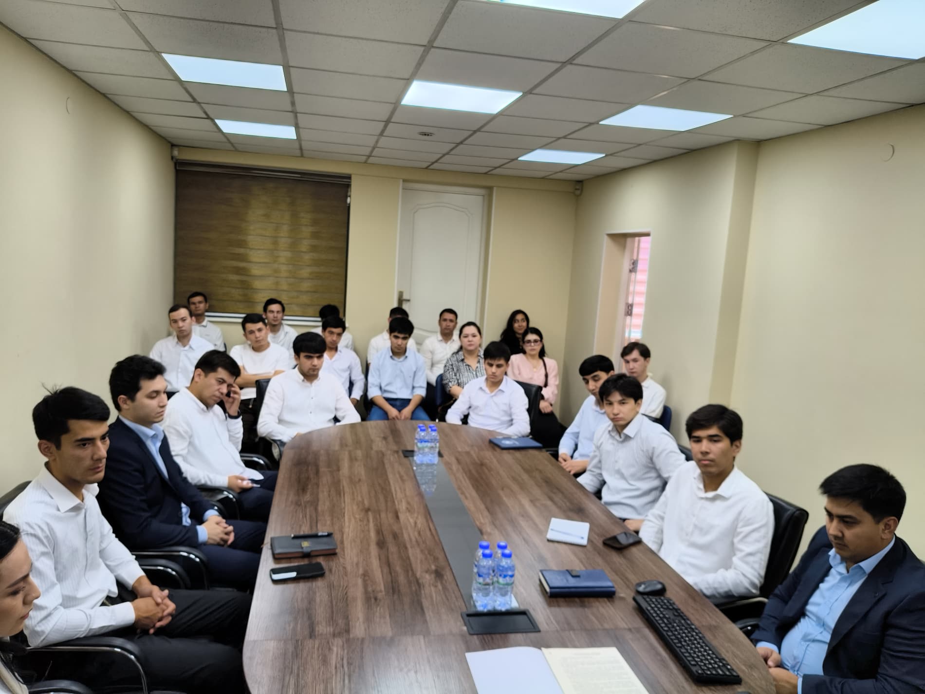Energetika bozorini rivojlantirish va tartibga solish agentligida “Rahbar va yoshlar” uchrashuvi bo‘lib o‘tdi
