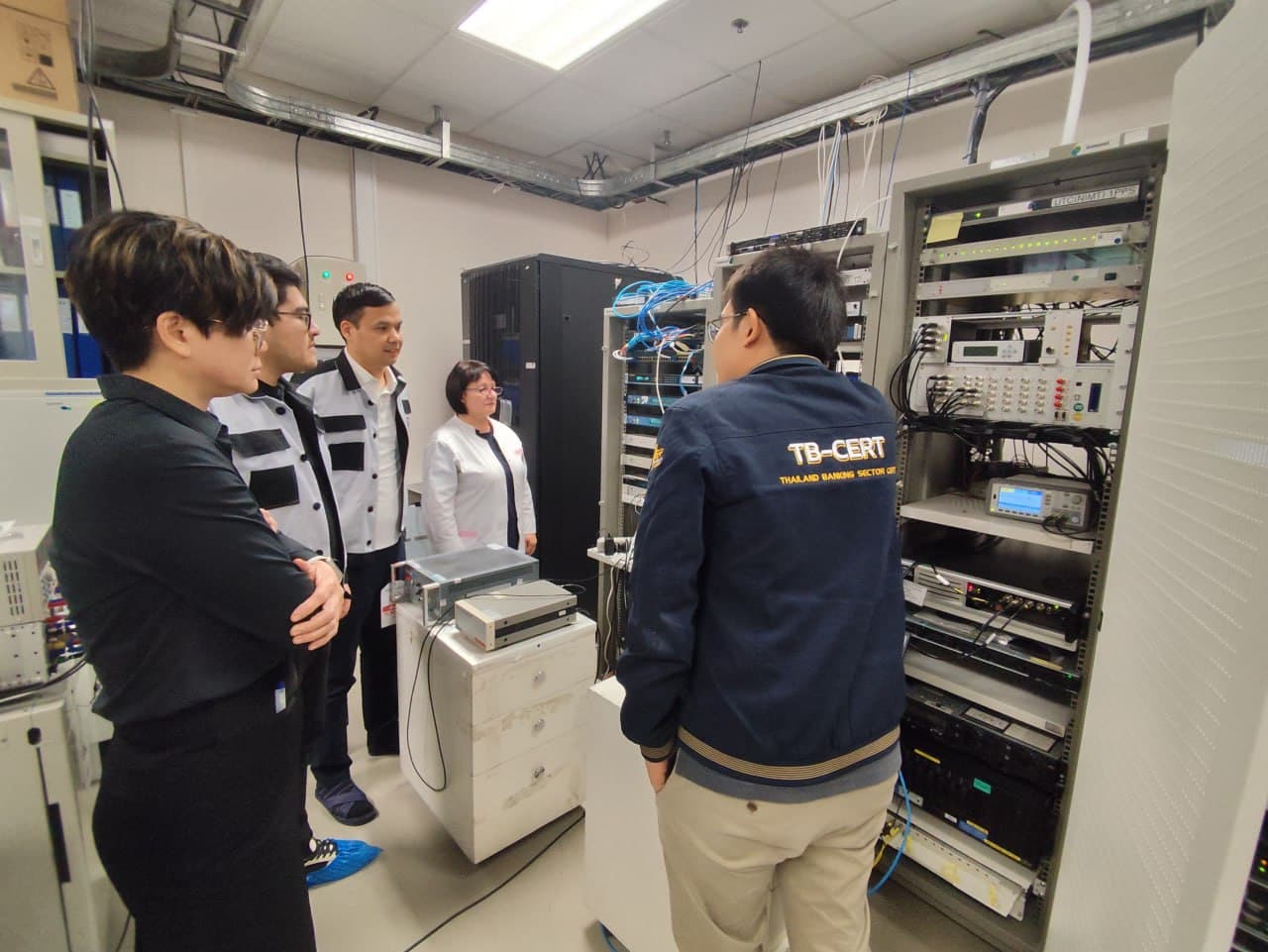 Vaqt va chastota laboratoriyasi xodimlari Tailandda malaka oshirmoqda